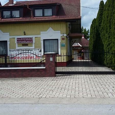 Napfuerdo Vendeghaz Hotel Mezőkövesd Екстериор снимка