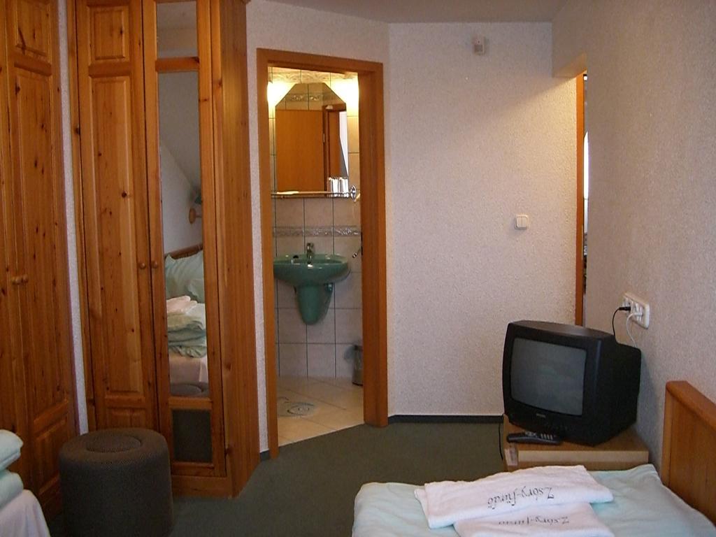 Napfuerdo Vendeghaz Hotel Mezőkövesd Екстериор снимка